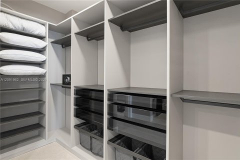 Copropriété à louer à Sunny Isles Beach, Floride: 4 chambres, 254.18 m2 № 2384999 - photo 24