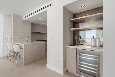 Copropriété à louer à Sunny Isles Beach, Floride: 4 chambres, 254.18 m2 № 2384999 - photo 8