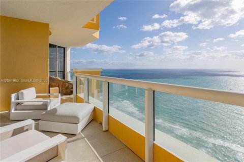 Copropriété à louer à Sunny Isles Beach, Floride: 4 chambres, 254.18 m2 № 2384999 - photo 5