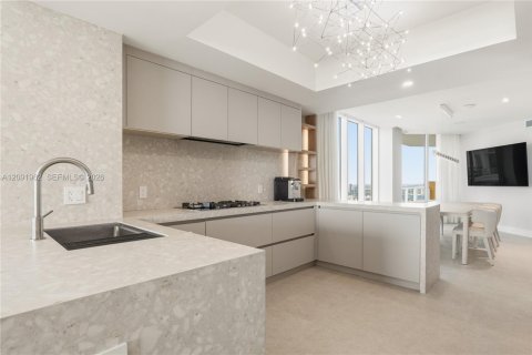 Copropriété à louer à Sunny Isles Beach, Floride: 4 chambres, 254.18 m2 № 2384999 - photo 14