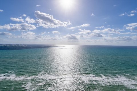 Copropriété à louer à Sunny Isles Beach, Floride: 4 chambres, 254.18 m2 № 2384999 - photo 3