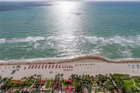 Copropriété à louer à Sunny Isles Beach, Floride: 4 chambres, 254.18 m2 № 2384999 - photo 6