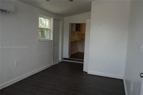 Propiedad comercial en alquiler en Miami, Florida, 1 dormitorio, 178.65 m2 № 2062824 - foto 8