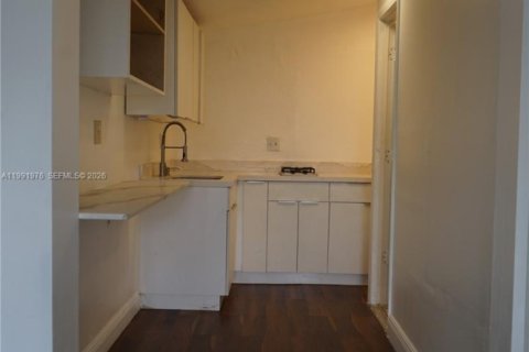 Propiedad comercial en alquiler en Miami, Florida, 1 dormitorio, 178.65 m2 № 2062824 - foto 17