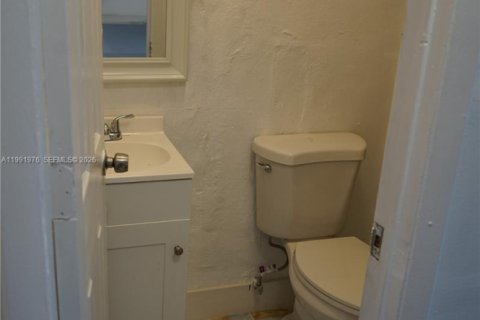 Propiedad comercial en alquiler en Miami, Florida, 1 dormitorio, 178.65 m2 № 2062824 - foto 23