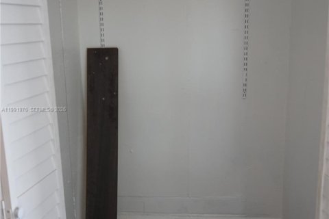 Propiedad comercial en alquiler en Miami, Florida, 1 dormitorio, 178.65 m2 № 2062824 - foto 16