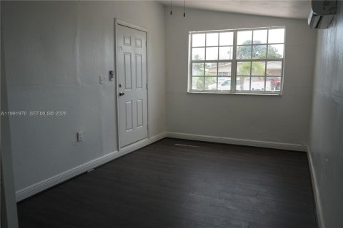 Propiedad comercial en alquiler en Miami, Florida, 1 dormitorio, 178.65 m2 № 2062824 - foto 9