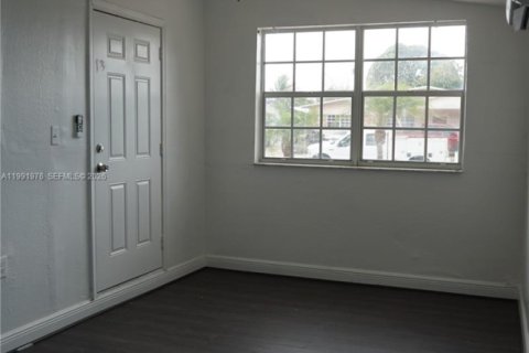 Propiedad comercial en alquiler en Miami, Florida, 1 dormitorio, 178.65 m2 № 2062824 - foto 20