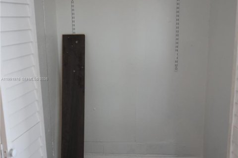 Propiedad comercial en alquiler en Miami, Florida, 1 dormitorio, 178.65 m2 № 2062824 - foto 15