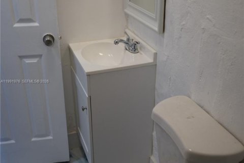 Propiedad comercial en alquiler en Miami, Florida, 1 dormitorio, 178.65 m2 № 2062824 - foto 26
