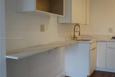 Propiedad comercial en alquiler en Miami, Florida, 1 dormitorio, 178.65 m2 № 2062824 - foto 21