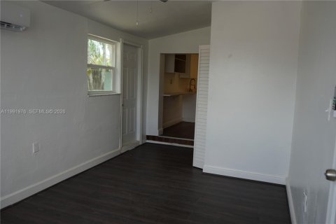 Propiedad comercial en alquiler en Miami, Florida, 1 dormitorio, 178.65 m2 № 2062824 - foto 7
