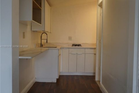Propiedad comercial en alquiler en Miami, Florida, 1 dormitorio, 178.65 m2 № 2062824 - foto 18