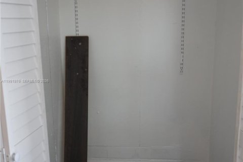 Propiedad comercial en alquiler en Miami, Florida, 1 dormitorio, 178.65 m2 № 2062824 - foto 14