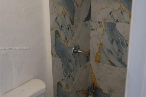 Propiedad comercial en alquiler en Miami, Florida, 1 dormitorio, 178.65 m2 № 2062824 - foto 25