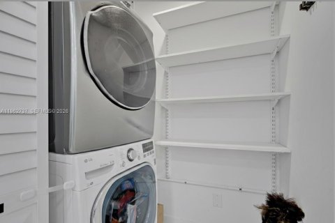 Villa ou maison à vendre à Miami, Floride: 4 chambres, 172.24 m2 № 2024109 - photo 14