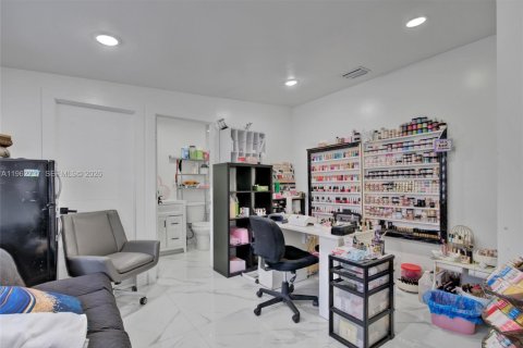 Villa ou maison à vendre à Miami, Floride: 4 chambres, 172.24 m2 № 2024109 - photo 22