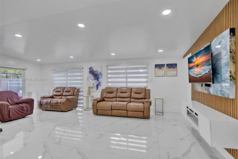 Villa ou maison à vendre à Miami, Floride: 4 chambres, 172.24 m2 № 2024109 - photo 15