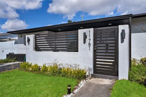 Villa ou maison à vendre à Miami, Floride: 4 chambres, 172.24 m2 № 2024109 - photo 4