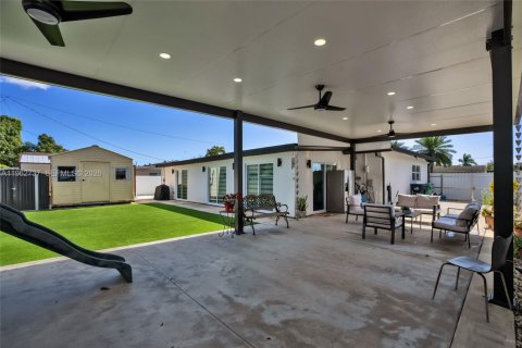 Villa ou maison à vendre à Miami, Floride: 4 chambres, 172.24 m2 № 2024109 - photo 28