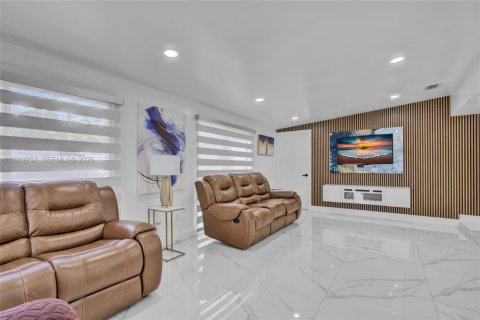 Villa ou maison à vendre à Miami, Floride: 4 chambres, 172.24 m2 № 2024109 - photo 16
