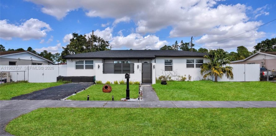 Villa ou maison à Miami, Floride 4 chambres, 172.24 m2 № 2024109