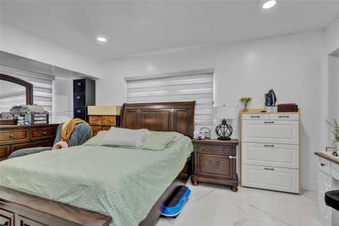 Villa ou maison à vendre à Miami, Floride: 4 chambres, 172.24 m2 № 2024109 - photo 19