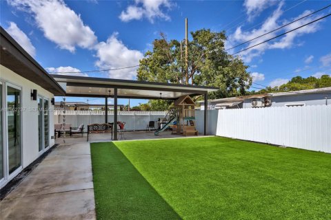 Villa ou maison à vendre à Miami, Floride: 4 chambres, 172.24 m2 № 2024109 - photo 30