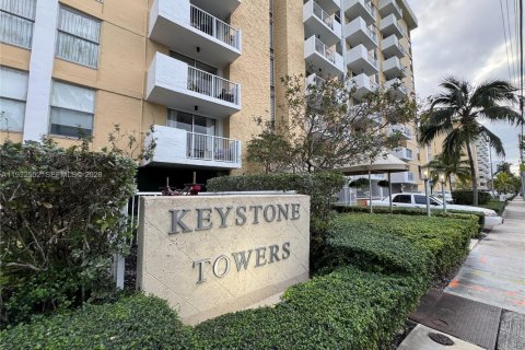 Condo in North Miami, Florida, 1 bedroom  № 1999352 - photo 27