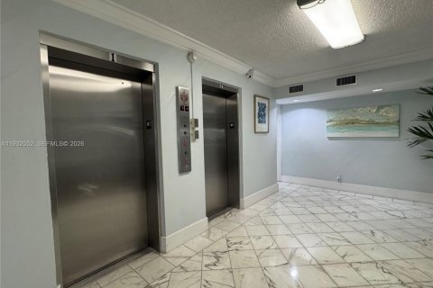 Condo in North Miami, Florida, 1 bedroom  № 1999352 - photo 26