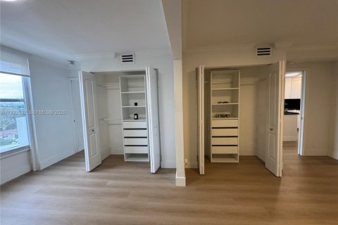 Condo in North Miami, Florida, 1 bedroom  № 1999352 - photo 19