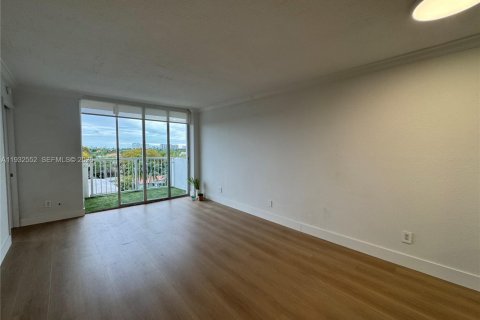 Condo in North Miami, Florida, 1 bedroom  № 1999352