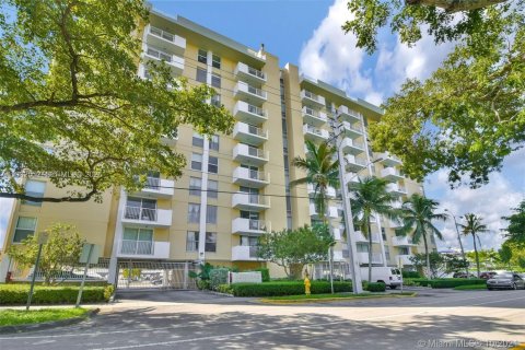 Condo in North Miami, Florida, 1 bedroom  № 1999352 - photo 28
