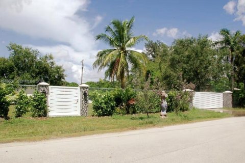 Villa ou maison à vendre à Homestead, Floride: 4 chambres, 205.78 m2 № 2057316 - photo 2
