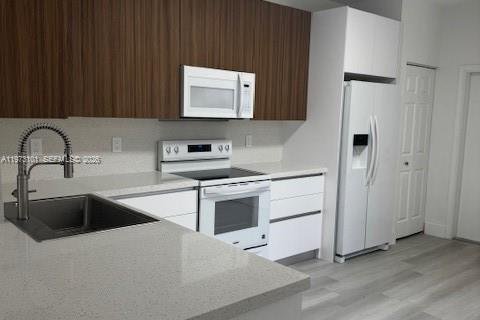 Touwnhouse à louer à Weston, Floride: 3 chambres, 164.62 m2 № 2041936 - photo 6