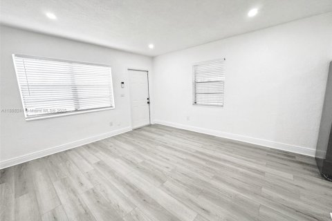 House in Homestead, Florida 3 bedrooms, 95.88 sq.m. № 1942253 - photo 7