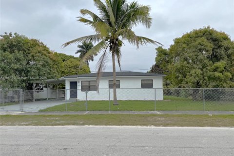 House in Homestead, Florida 3 bedrooms, 95.88 sq.m. № 1942253 - photo 1
