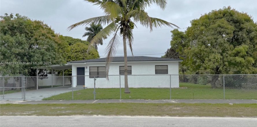 House in Homestead, Florida 3 bedrooms, 95.88 sq.m. № 1942253
