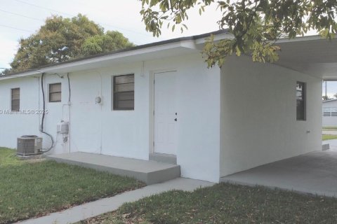 House in Homestead, Florida 3 bedrooms, 95.88 sq.m. № 1942253 - photo 18