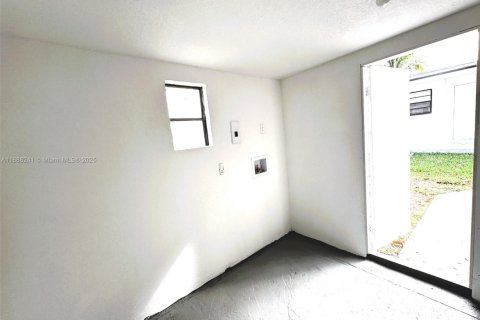 Casa en alquiler en Homestead, Florida, 3 dormitorios, 95.88 m2 № 1942253 - foto 22