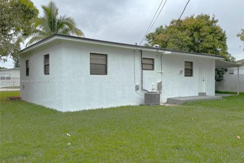 House in Homestead, Florida 3 bedrooms, 95.88 sq.m. № 1942253 - photo 24