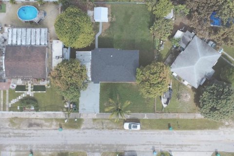 House in Homestead, Florida 3 bedrooms, 95.88 sq.m. № 1942253 - photo 25