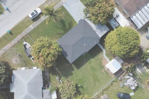 House in Homestead, Florida 3 bedrooms, 95.88 sq.m. № 1942253 - photo 26