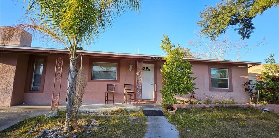 House in Orlando, Florida 7 bedrooms, 182.37 sq.m. № 2204841