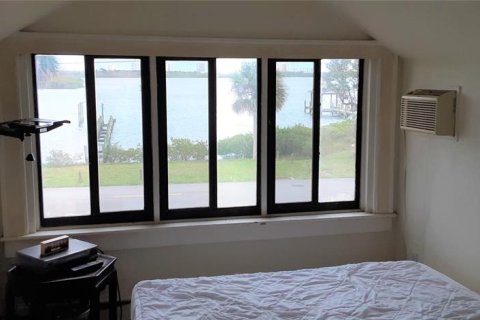 House in Port Orange, Florida 4 bedrooms, 154.31 sq.m. № 1884780 - photo 13