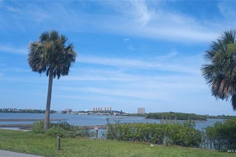 House in Port Orange, Florida 4 bedrooms, 154.31 sq.m. № 1884780 - photo 2