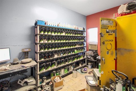 Купить коммерческую недвижимость в Майами, Флорида № 1942994 - фото 17