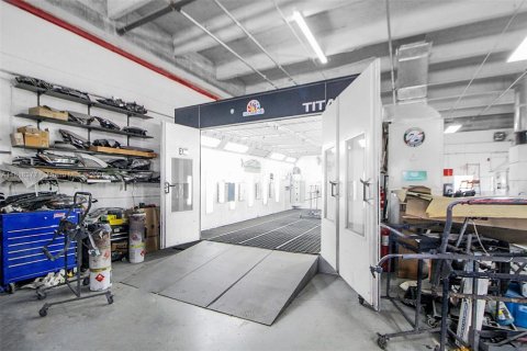 Купить коммерческую недвижимость в Майами, Флорида № 1942994 - фото 14