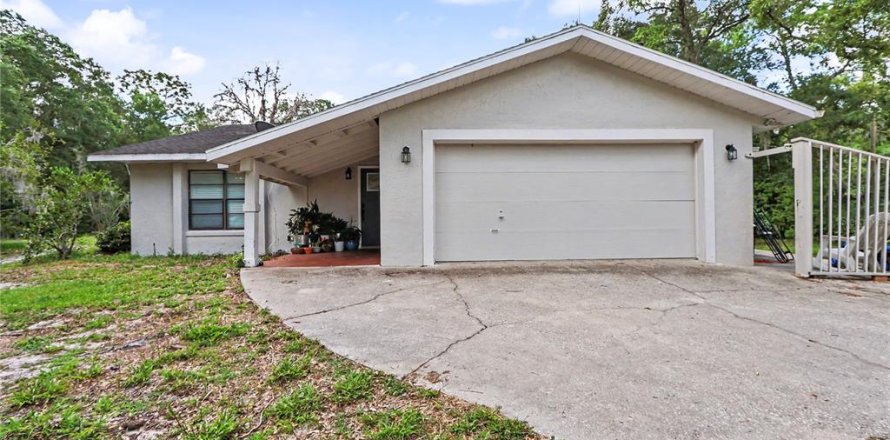 Villa ou maison à Dunnellon, Floride 3 chambres, 212.56 m2 № 2122824