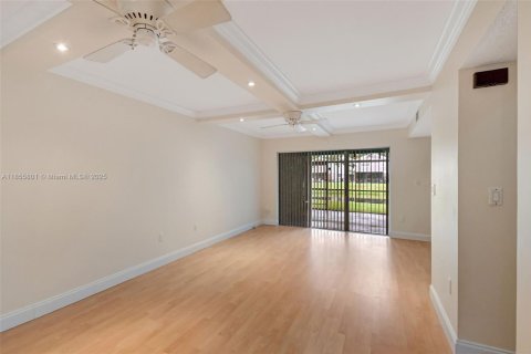 Townhouse in Cooper City, Florida 3 bedrooms, 135.54 sq.m. № 1887168 - photo 25
